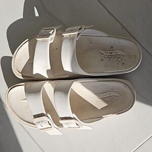 Sketchers flip flops